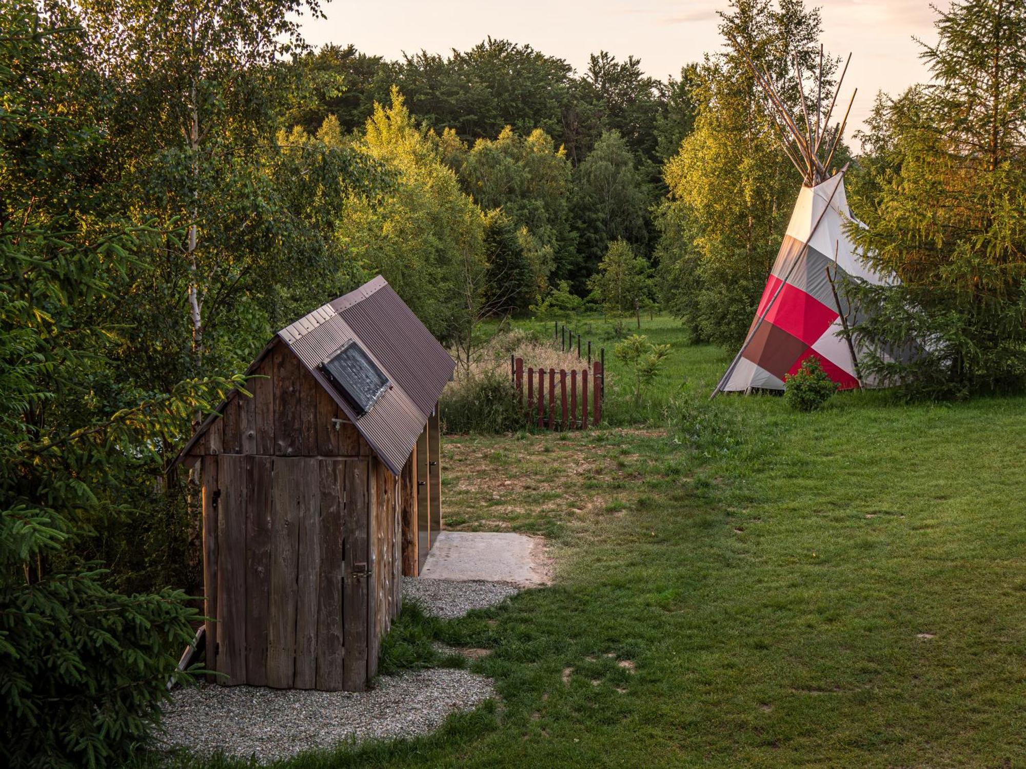Hotel Fort Wapiti Zalasowa Esterno foto
